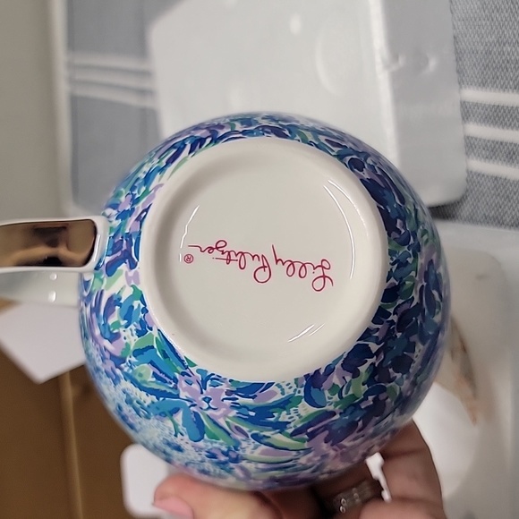 Lilly Pulitzer 12 Ounce Blue Ceramic Coffee/Tea Mug with Gold Handle - Set of 2 - Picture 3 of 4